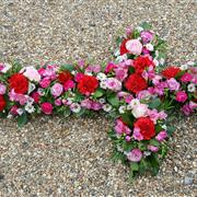 Cross in Mixed Red &amp; Pinks 